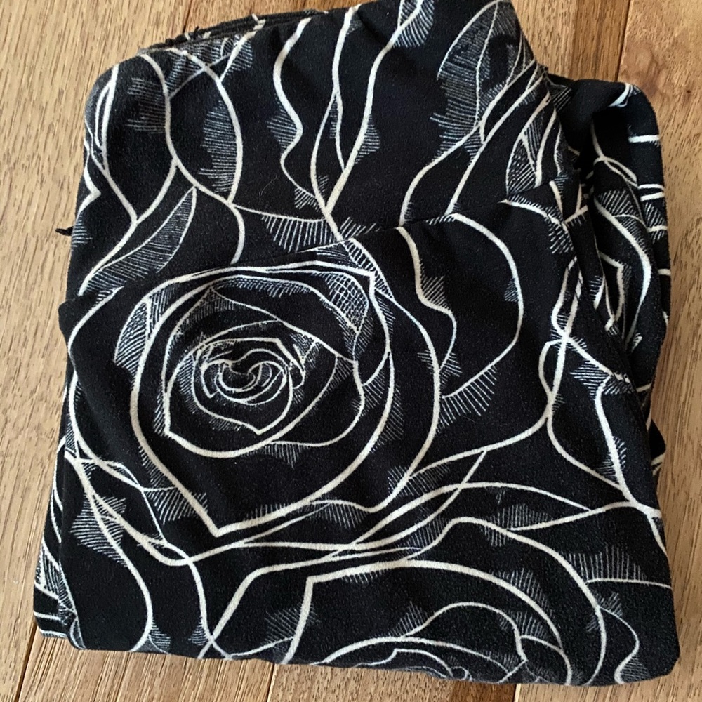 Lularoe OS rose stencil/sketch leggings